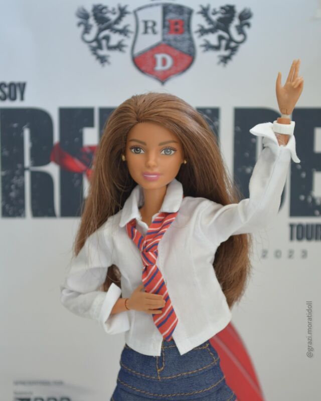 #tbt a lesada aqui esqueceu de postar na época do show. Ainda bem que existe o tbt. 😅
.
.
.
#rbd #rebelde #barbiegram #instabarbie #mundoemminiaturas #barbiebrasil #instaboneca #dollgram#instadoll #dolls #dollstagram #dollphotography #barbie #barbiestyle #barbiefashion #barbiedoll #bonecabarbie #barbiedobrasil #mattel #tumblrdoll