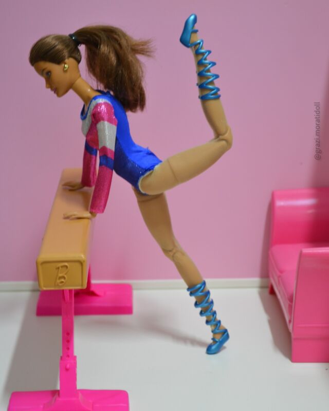Alonga, alonga e alonga. 
.
.
.
#barbiegram #instabarbie #mundoemminiaturas #barbiebrasil #instaboneca #dollgram#instadoll #dolls #dollstagram #dollphotography #barbie #barbiestyle #barbiefashion #barbiedoll #bonecabarbie #barbiedobrasil #mattel #tumblrdoll